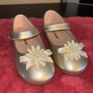 NWT Link Comfort Flexible by Forever Link, Comfy Padded Toddler size 7 gold s